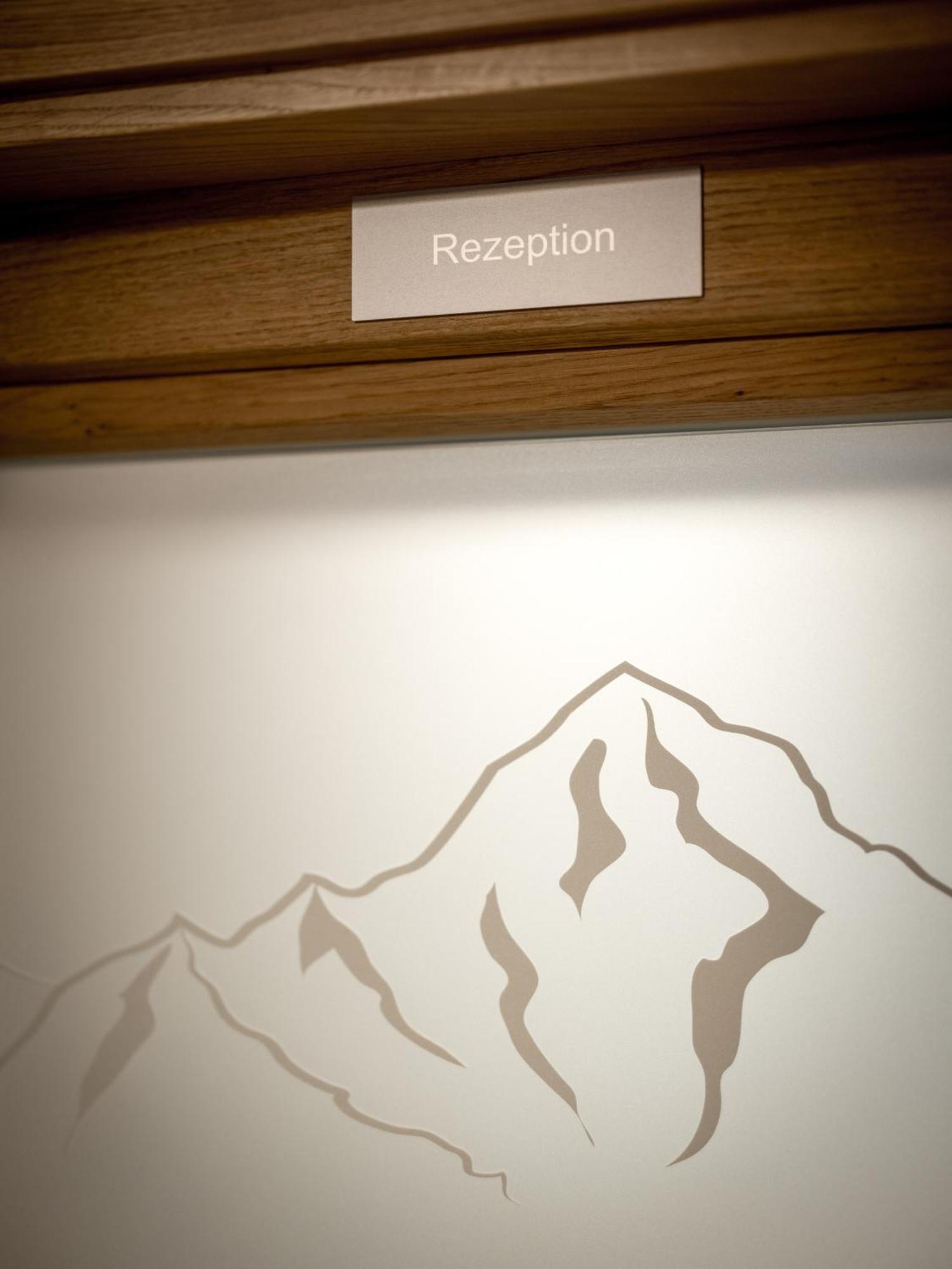 Отель Quality Hosts Arlberg - Haus Pepi Eiter Санкт-Антон-ам-Арльберг Экстерьер фото