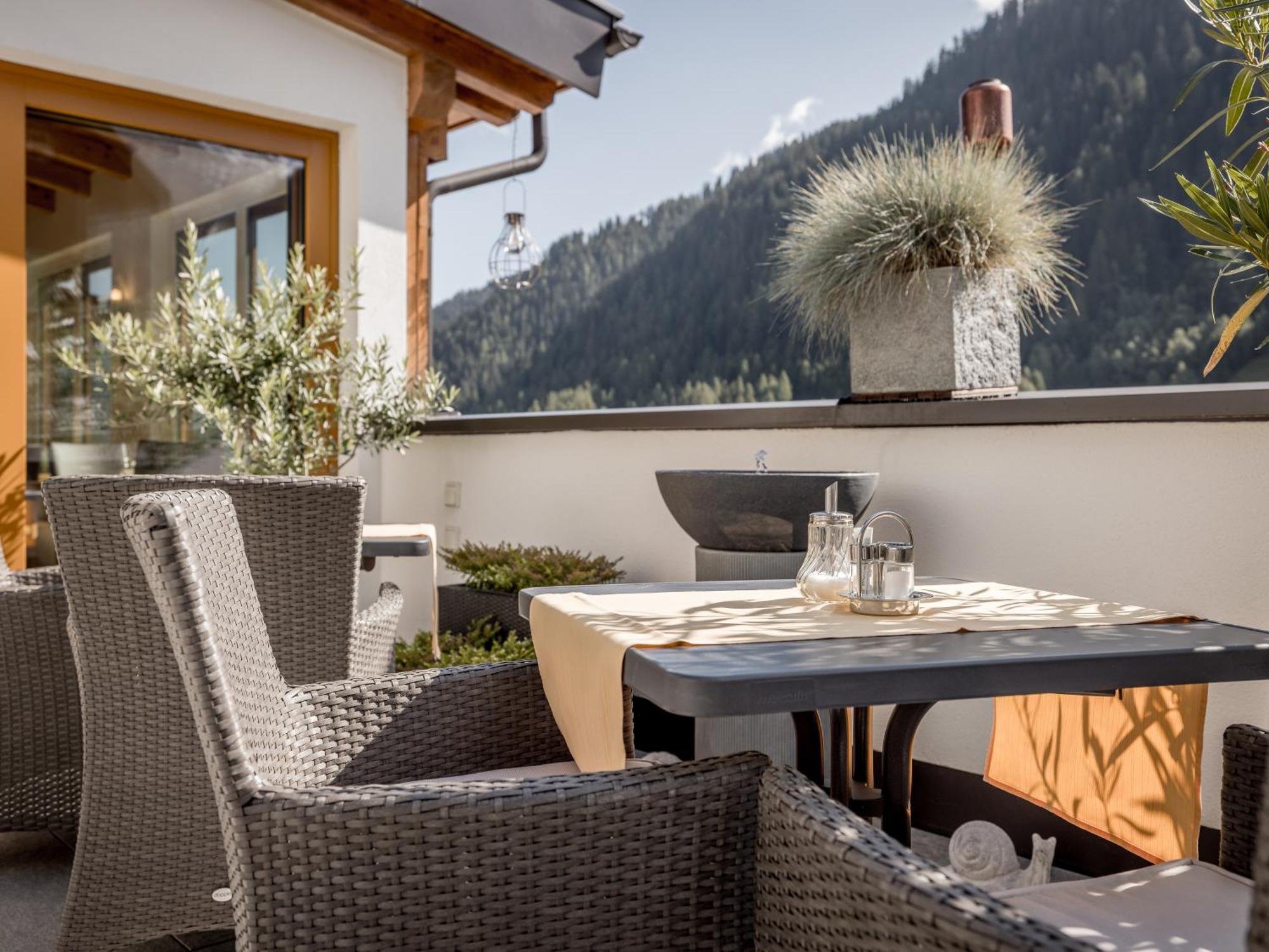 Отель Quality Hosts Arlberg - Haus Pepi Eiter Санкт-Антон-ам-Арльберг Экстерьер фото