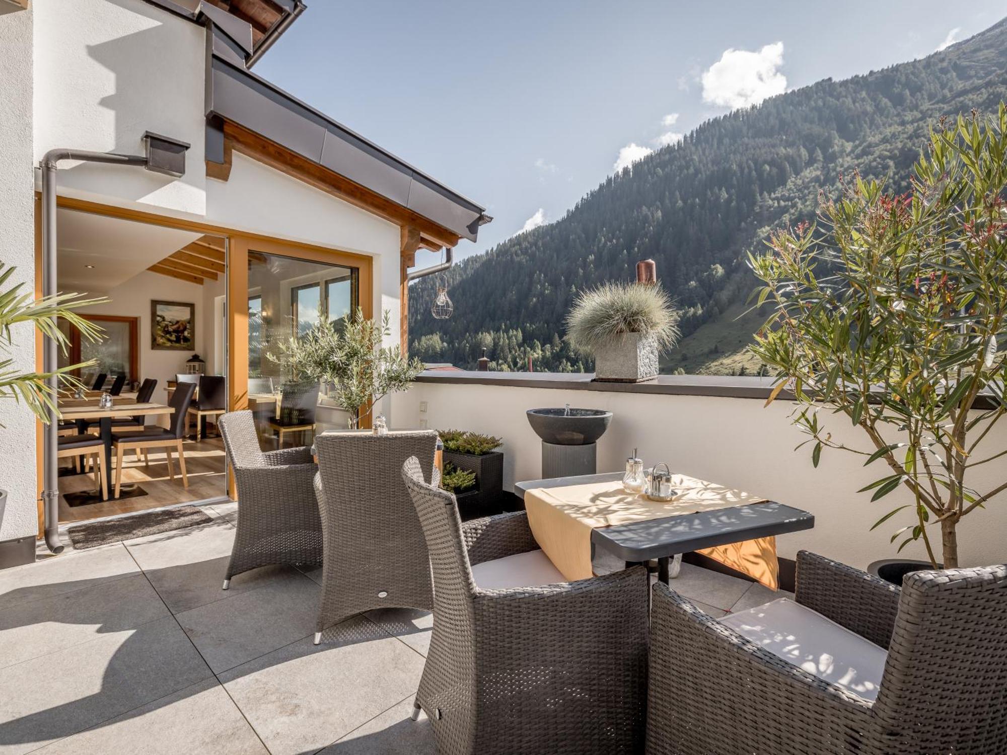 Отель Quality Hosts Arlberg - Haus Pepi Eiter Санкт-Антон-ам-Арльберг Экстерьер фото