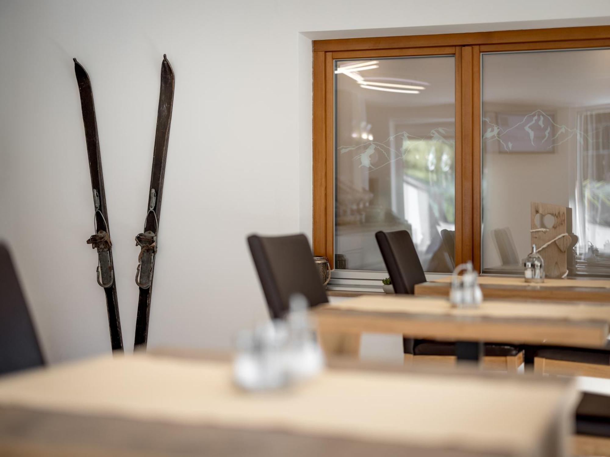 Отель Quality Hosts Arlberg - Haus Pepi Eiter Санкт-Антон-ам-Арльберг Экстерьер фото