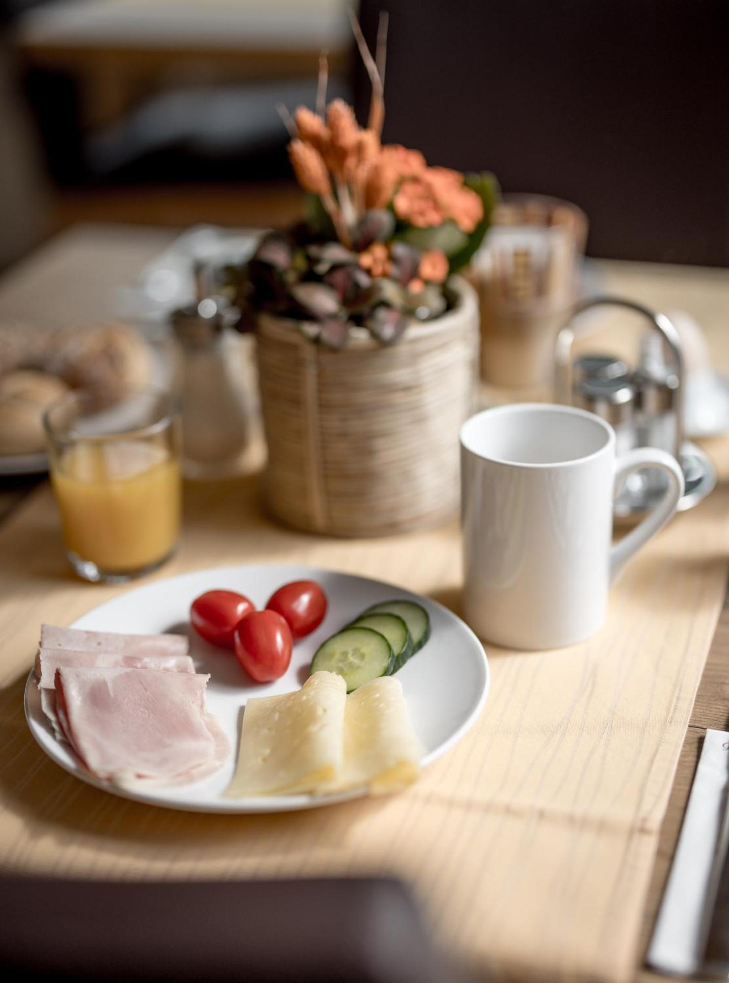 Отель Quality Hosts Arlberg - Haus Pepi Eiter Санкт-Антон-ам-Арльберг Экстерьер фото