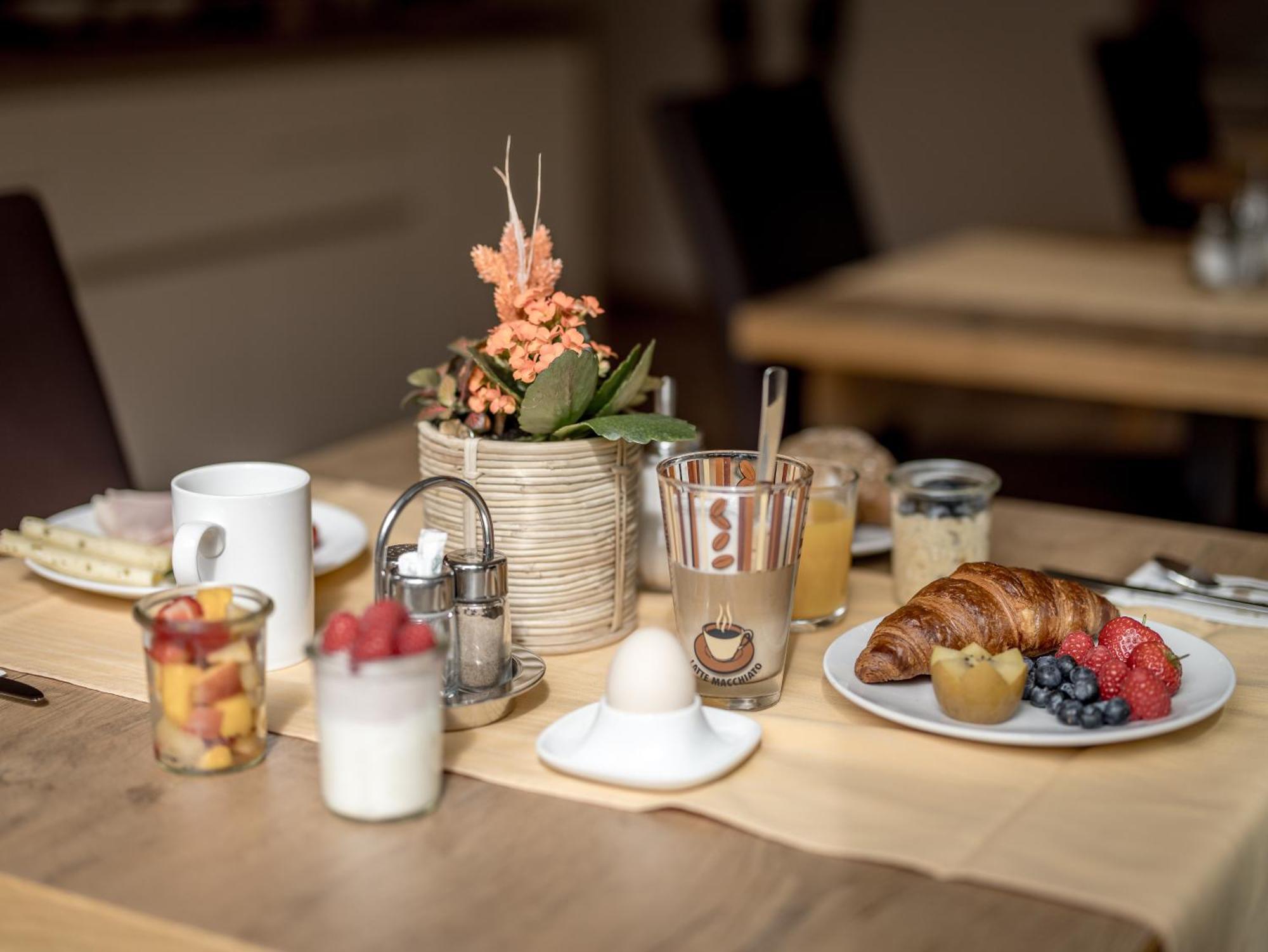 Отель Quality Hosts Arlberg - Haus Pepi Eiter Санкт-Антон-ам-Арльберг Экстерьер фото