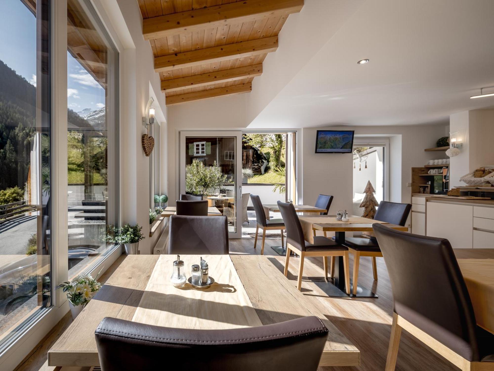 Отель Quality Hosts Arlberg - Haus Pepi Eiter Санкт-Антон-ам-Арльберг Экстерьер фото