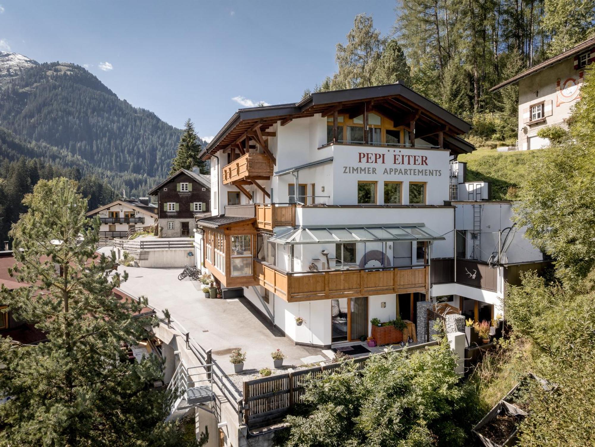 Отель Quality Hosts Arlberg - Haus Pepi Eiter Санкт-Антон-ам-Арльберг Экстерьер фото