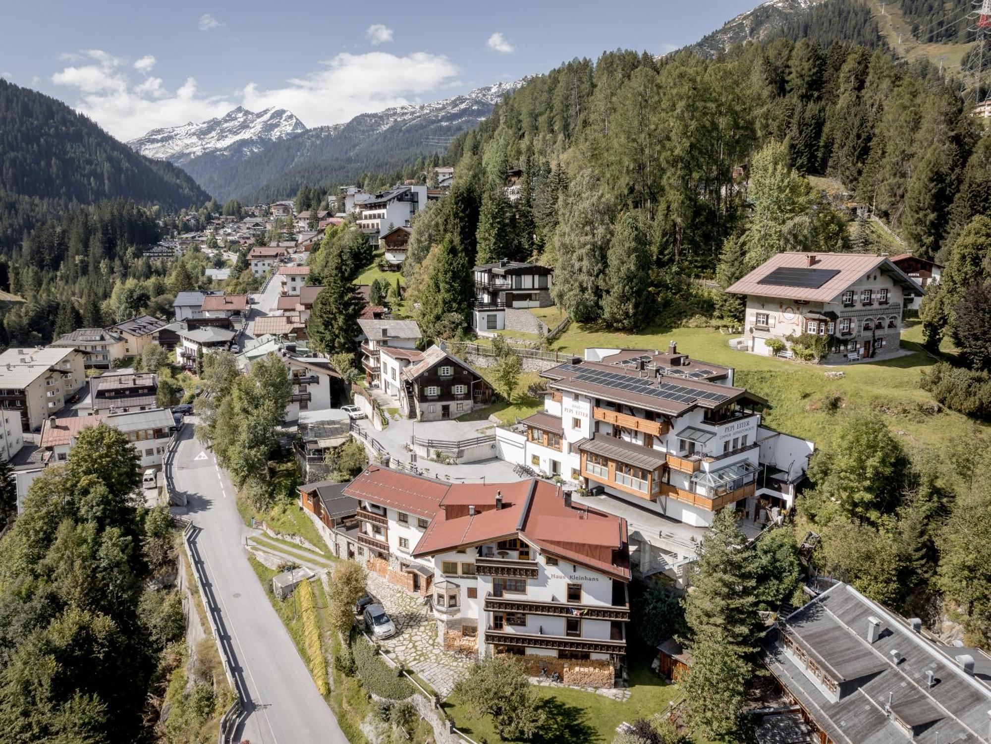 Отель Quality Hosts Arlberg - Haus Pepi Eiter Санкт-Антон-ам-Арльберг Экстерьер фото