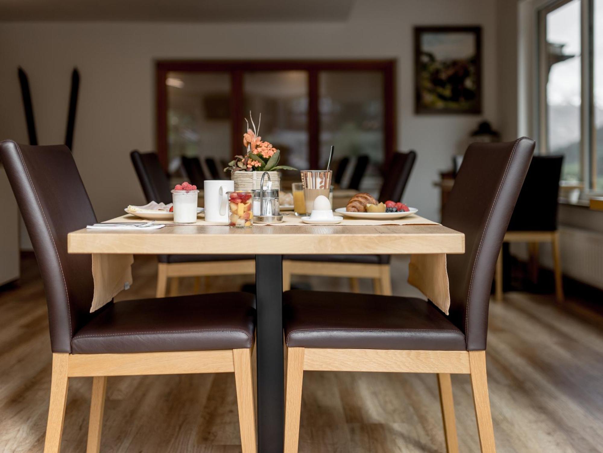 Отель Quality Hosts Arlberg - Haus Pepi Eiter Санкт-Антон-ам-Арльберг Экстерьер фото